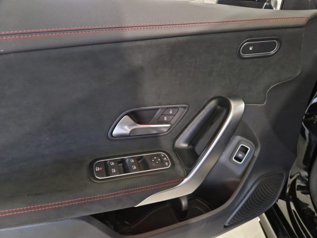 MERCEDES-BENZ CLA 200 usata, con Portellone posteriore elettrico