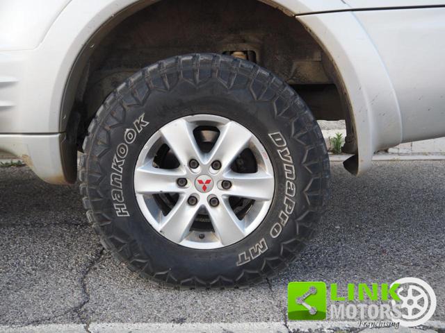 MITSUBISHI Pajero usata 33