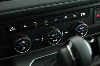VOLKSWAGEN Caravelle usata, con Vivavoce