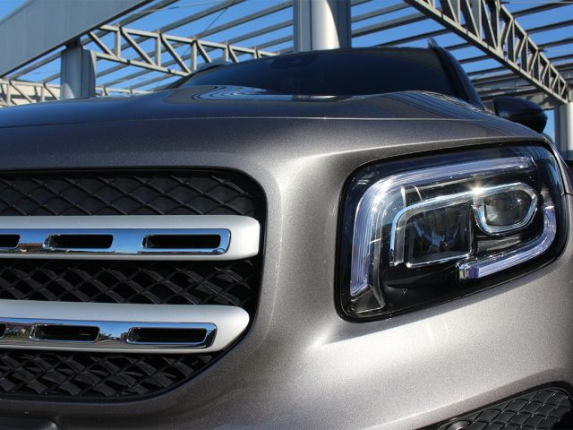 MERCEDES-BENZ GLB 180 usata, con Riconoscimento dei segnali stradali