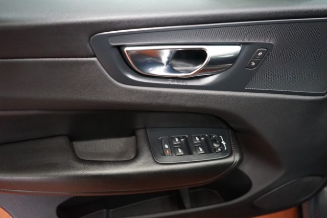 VOLVO XC60 usata, con Fari LED