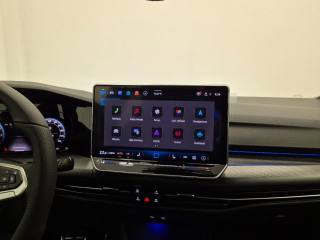 VOLKSWAGEN Golf usata, con USB