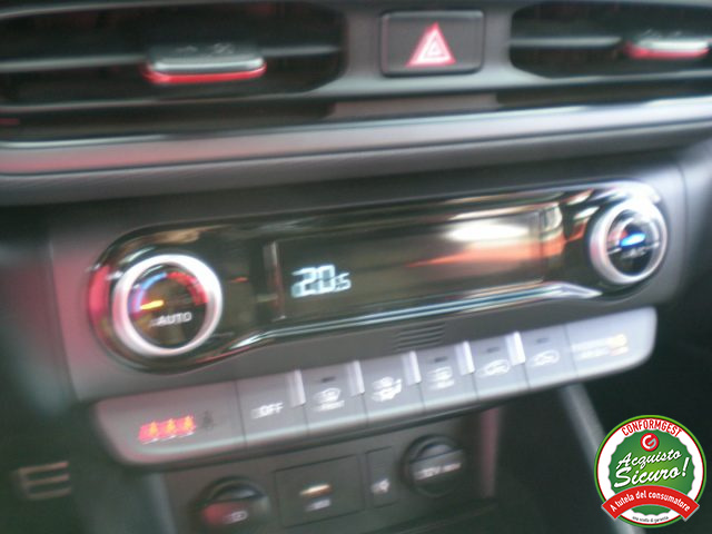 HYUNDAI Kona usata, con Sensori di parcheggio posteriori