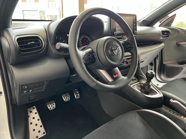 TOYOTA Yaris usata, con Bracciolo