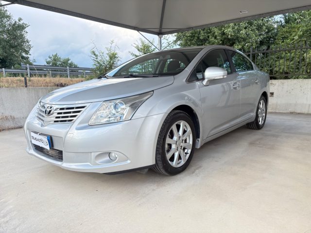 TOYOTA Avensis usata, con ABS