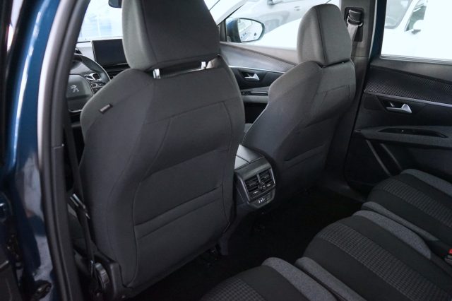 PEUGEOT 5008 usata, con Isofix