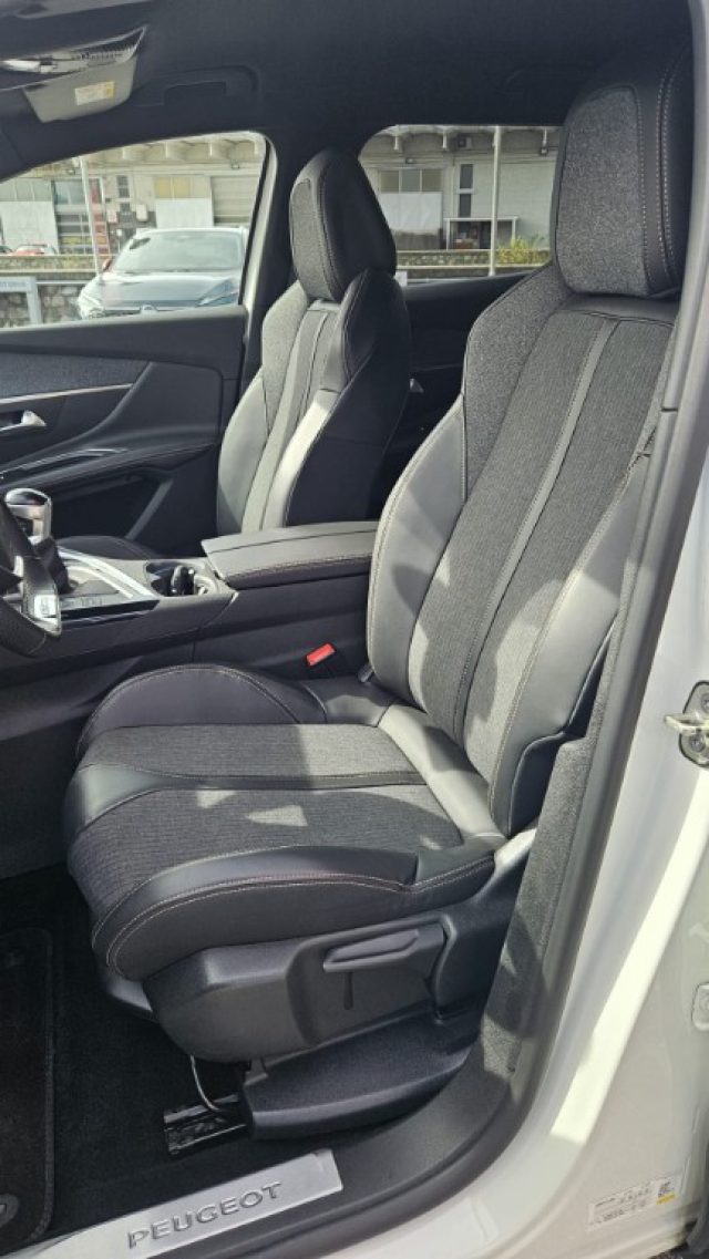 PEUGEOT 3008 usata, con Sensori di parcheggio posteriori
