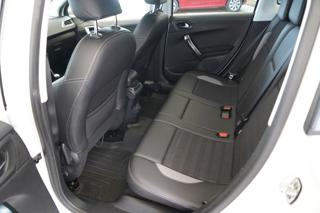 PEUGEOT 2008 usata, con Park Distance Control