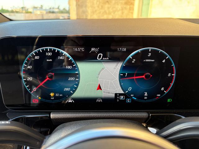 MERCEDES-BENZ GLA 180 usata, con Sedili riscaldati