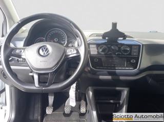VOLKSWAGEN up! usata, con Autoradio digitale