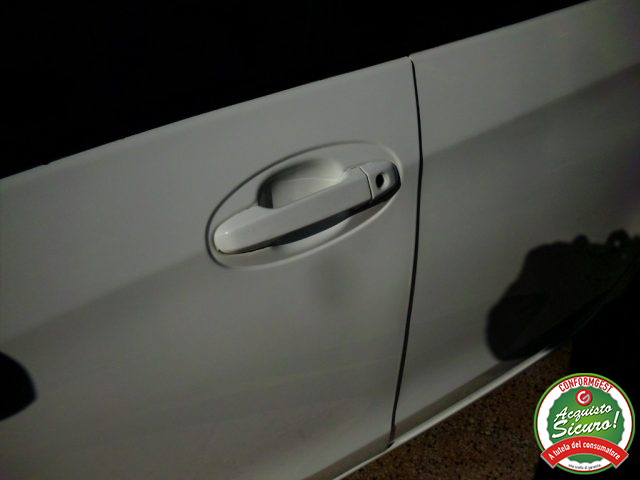 TOYOTA Yaris usata, con Airbag testa