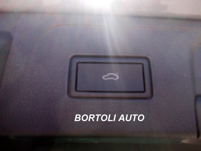 VOLKSWAGEN Passat Variant usata, con Autoradio digitale
