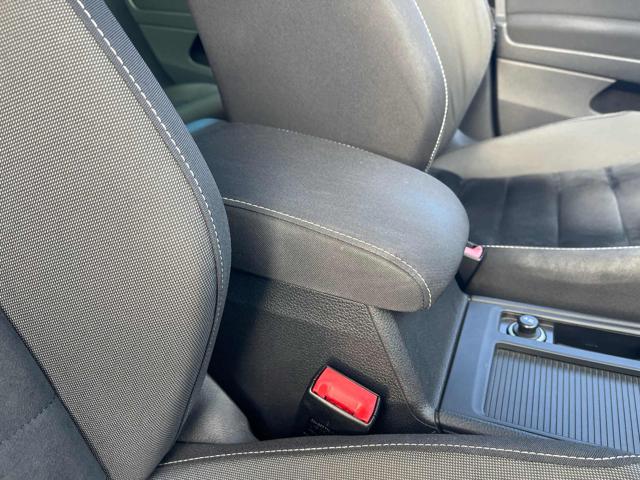 VOLKSWAGEN Golf usata, con Touch screen