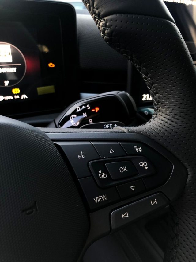 VOLKSWAGEN T-Roc usata, con Interni in pelle