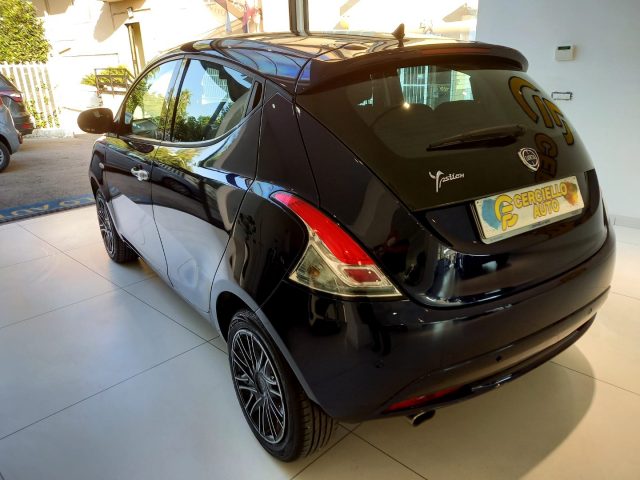 LANCIA Ypsilon usata, con Autoradio