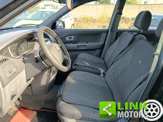 KIA Carens usata, con Sedile posteriore sdoppiato