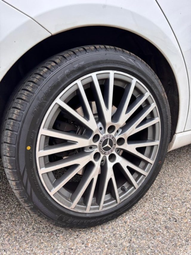 MERCEDES-BENZ CLA 200 usata, con Autoradio