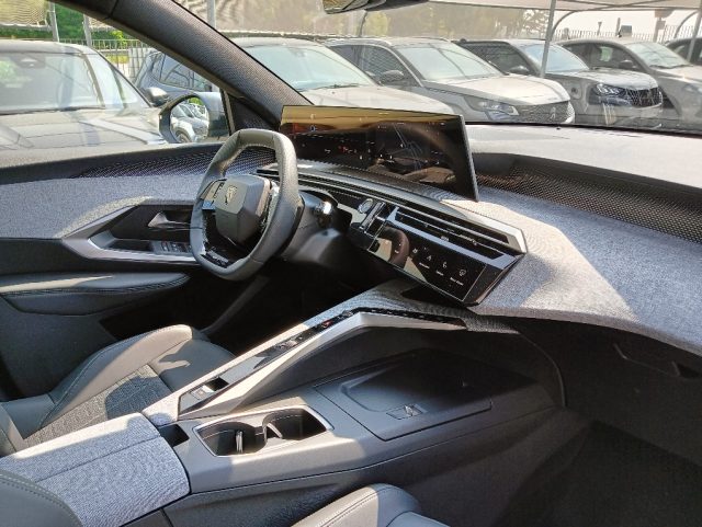 PEUGEOT 5008 usata, con Volante in pelle