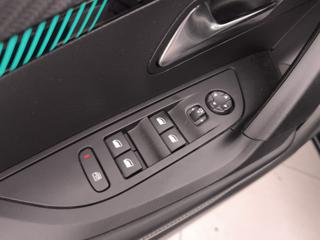 PEUGEOT 2008 usata, con Touch screen
