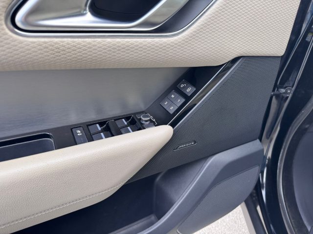 LAND ROVER Range Rover Velar usata, con Sedile posteriore sdoppiato