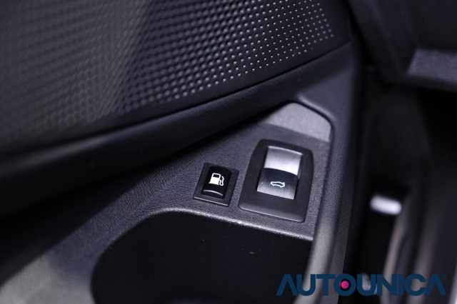 BMW 320 usata, con Sensori di parcheggio anteriori