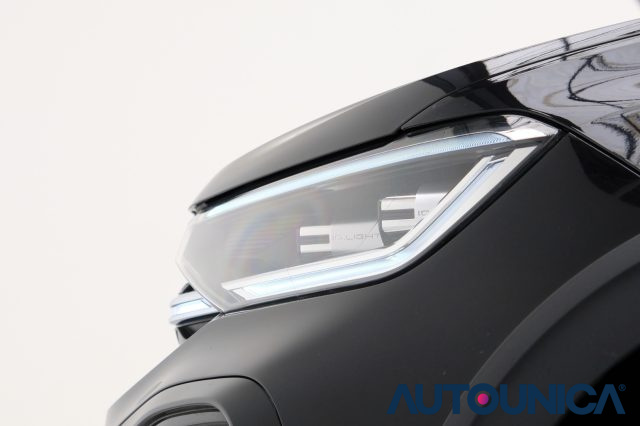 VOLKSWAGEN Taigo usata, con USB