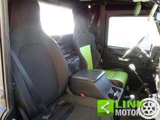 LAND ROVER Defender usata, con Autoradio digitale