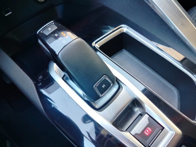 PEUGEOT 3008 usata, con Sensori di parcheggio posteriori