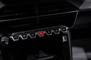 PEUGEOT 208 usata, con Volante in pelle