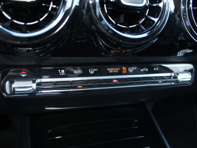 MERCEDES-BENZ GLA 200 usata, con Specchietti laterali elettrici