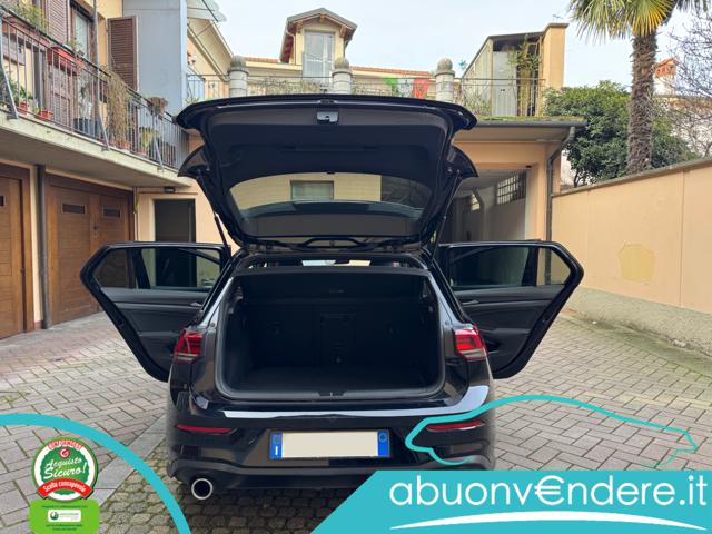 VOLKSWAGEN Golf usata, con USB