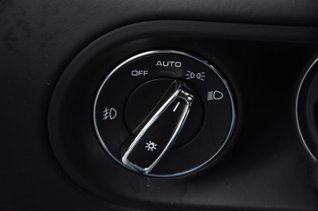 PORSCHE Macan usata, con USB