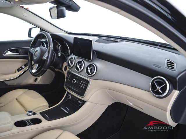 MERCEDES-BENZ GLA 200 usata 11