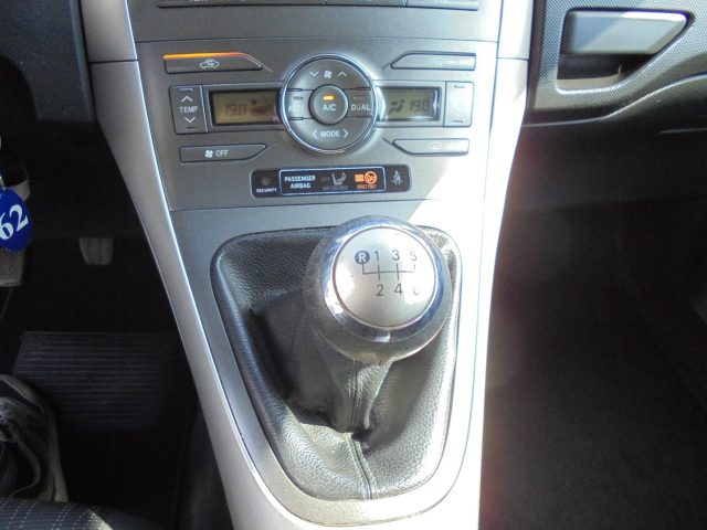TOYOTA Auris usata 18