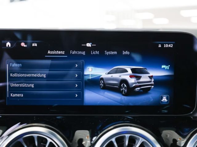 MERCEDES-BENZ GLA 220 usata, con Controllo trazione