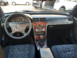 MERCEDES-BENZ C 200 usata, con Autoradio