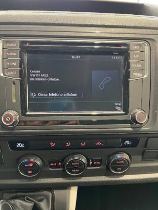 VOLKSWAGEN Caravelle usata, con USB