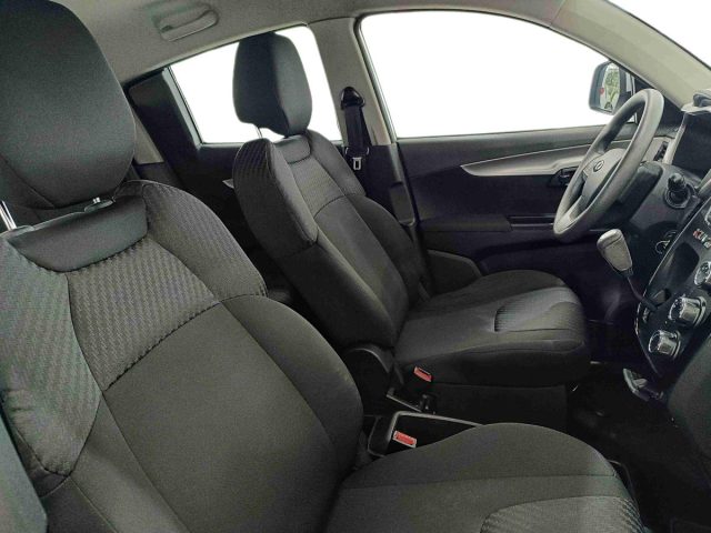 MAHINDRA KUV100 usata, con ESP