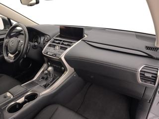 LEXUS NX 300h usata, con Sensori di parcheggio anteriori