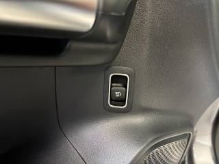 MERCEDES-BENZ GLA 180 usata, con Autoradio digitale