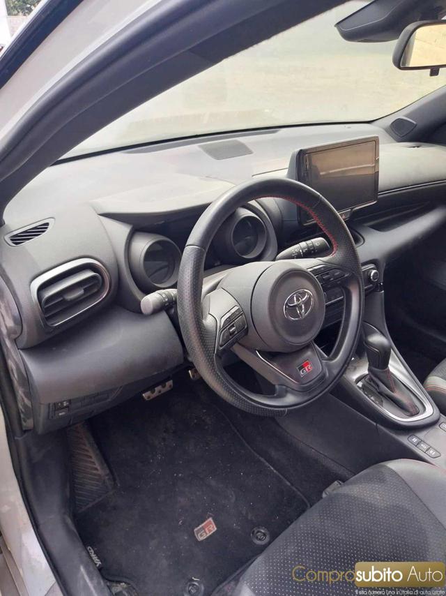 TOYOTA Yaris usata, con Servosterzo