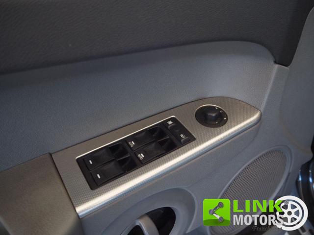 JEEP Commander usata 24