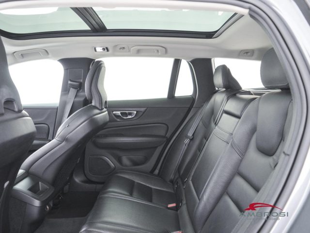 VOLVO V60 Cross Country usata 9