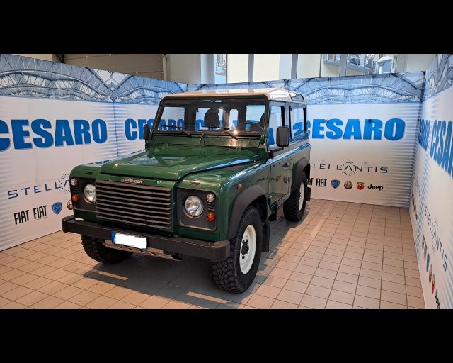 LAND ROVER Defender usata 1