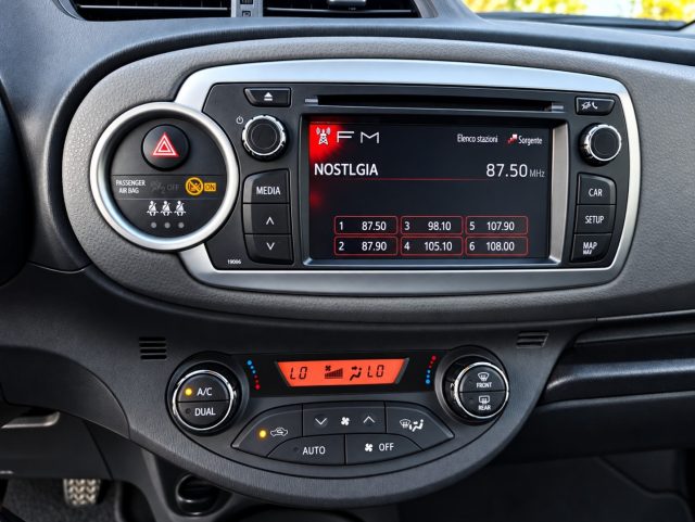 TOYOTA Yaris usata, con Controllo automatico clima