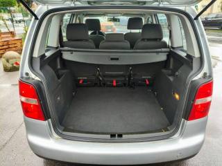VOLKSWAGEN Touran usata, con Autoradio