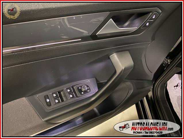 VOLKSWAGEN T-Roc usata, con Sedile posteriore sdoppiato