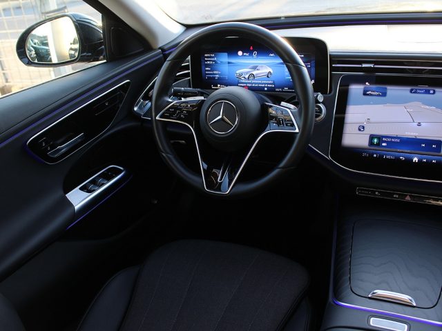MERCEDES-BENZ E 220 usata, con Regolazione elettrica sedili