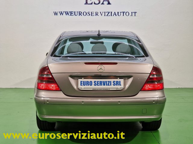 MERCEDES-BENZ E 320 usata 48