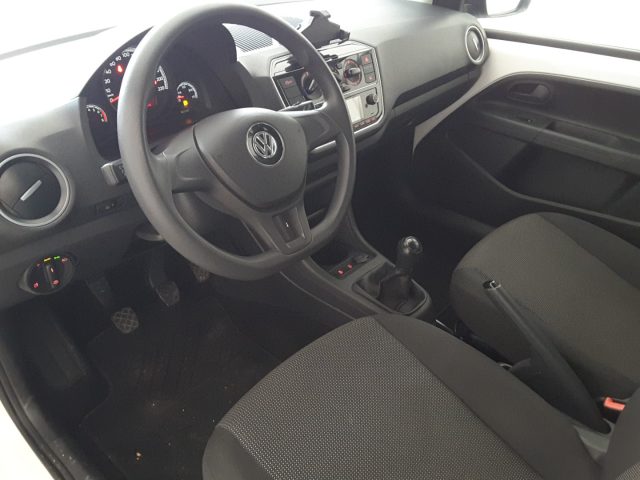 VOLKSWAGEN up! usata, con Autoradio